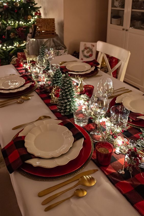 Crafting Table and Door Decorations Christmas
