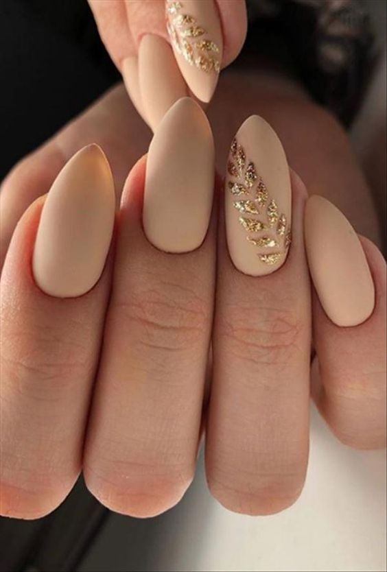 spring nails with leaf
